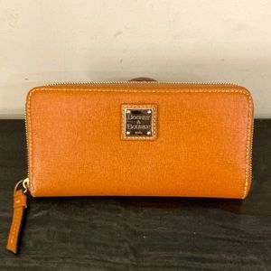 DOONEY & BOURKE SAFFIANO LEATHER ZIP WALLET